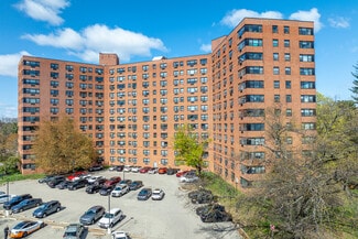 Philadelphia, PA Retail - 633 W Rittenhouse St