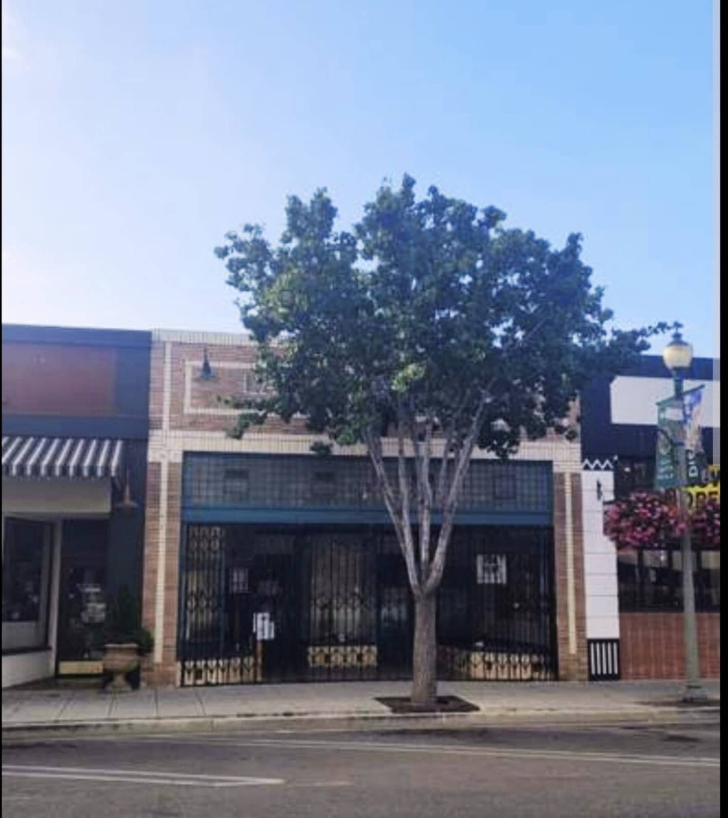 938 E Main St, Santa Paula, CA for Sale