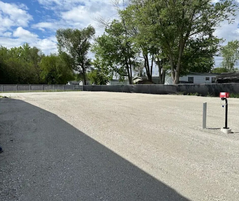 825 W Walnut St, Oglesby, IL for Rent