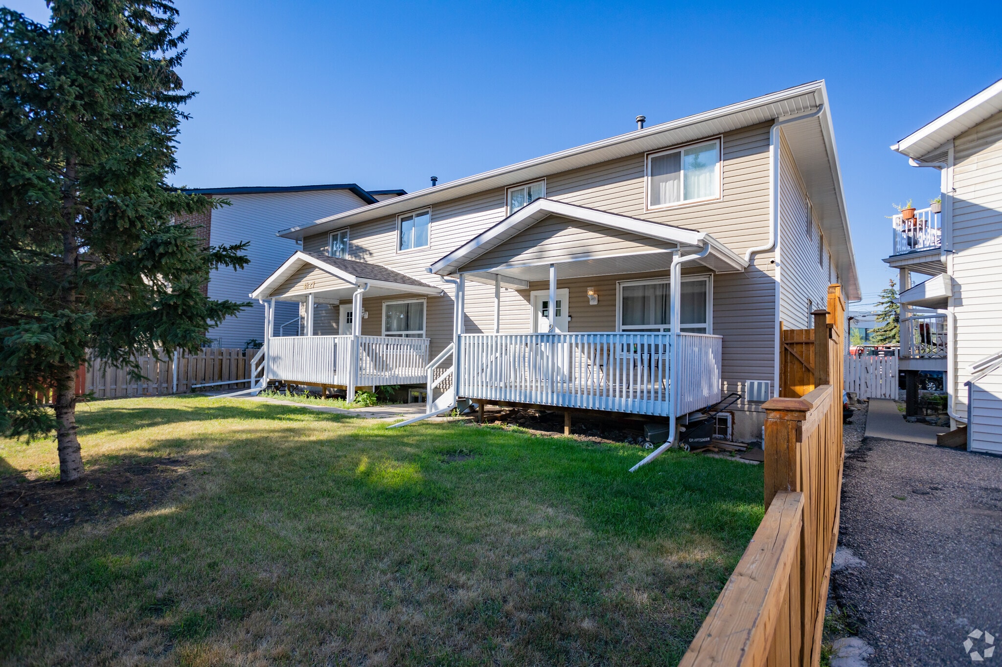 4627 73 St NW, Calgary, AB for Sale