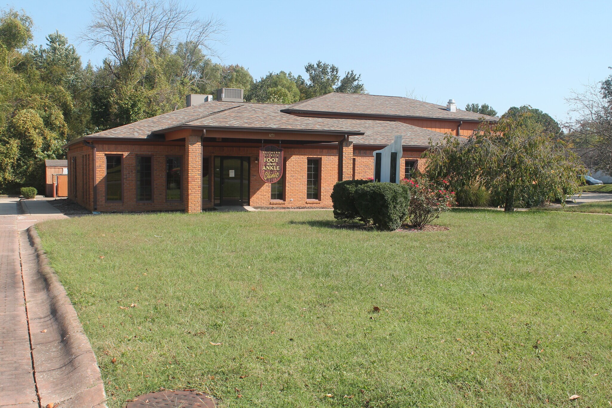 1235 Cedar Ct, Carbondale, IL for Sale