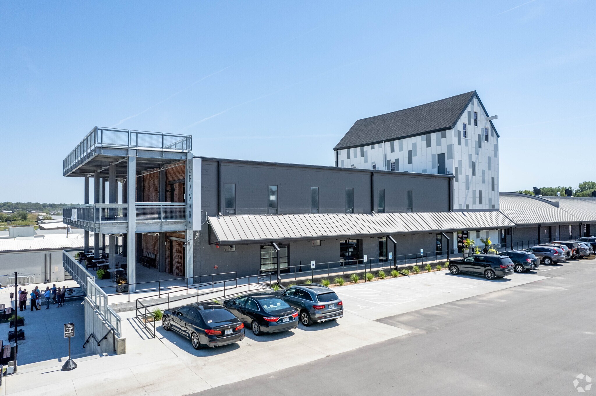 7401 Main St, Omaha, NE for Rent