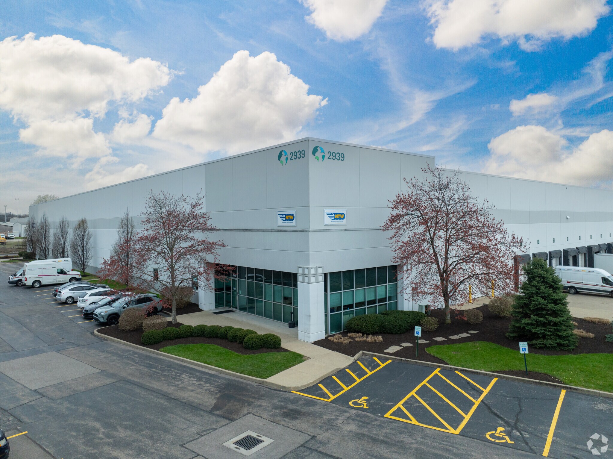 2939-2979 Crescentville Rd, West Chester, OH for Rent