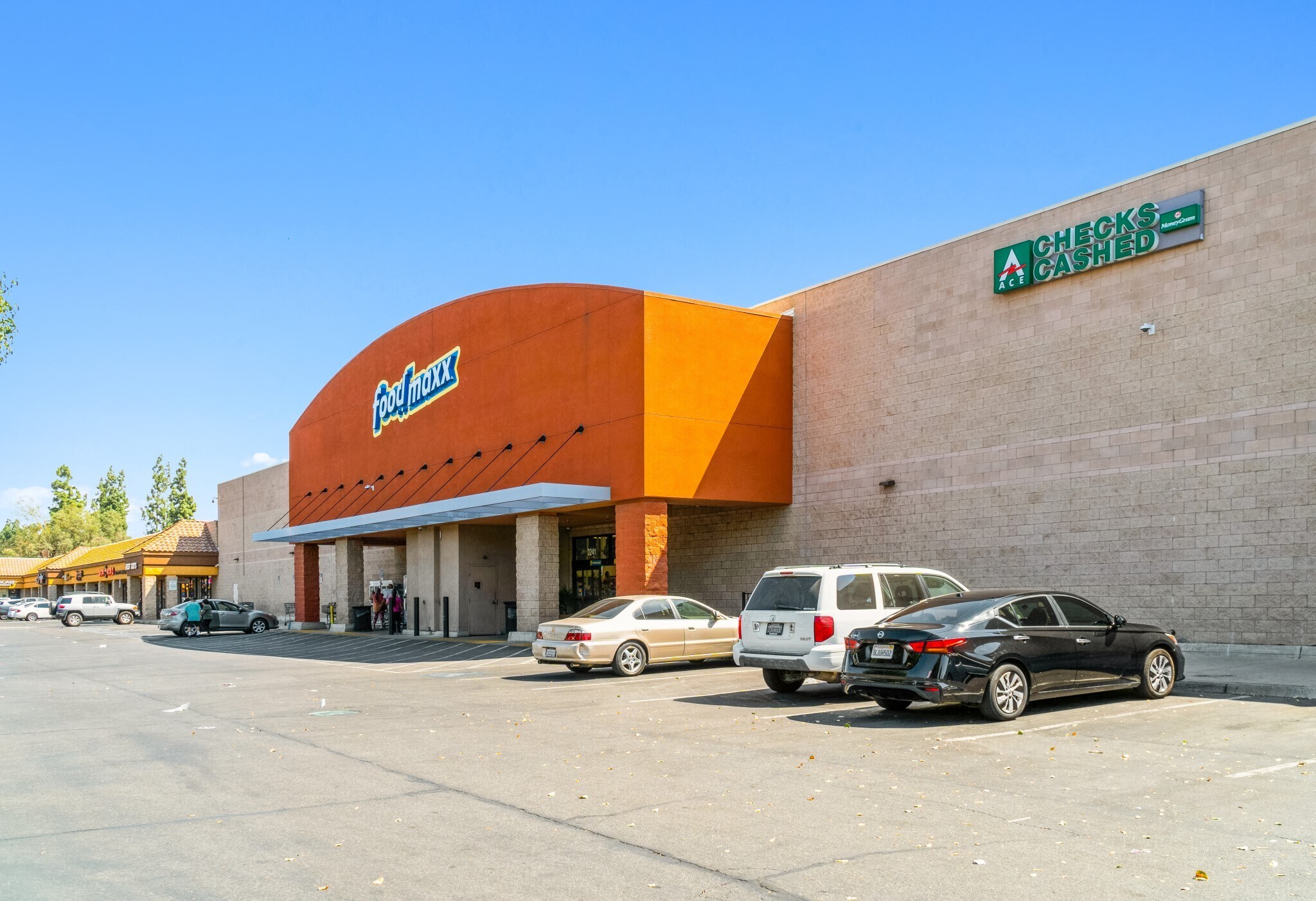 3209-3241 W Shaw Ave, Fresno, CA for Rent