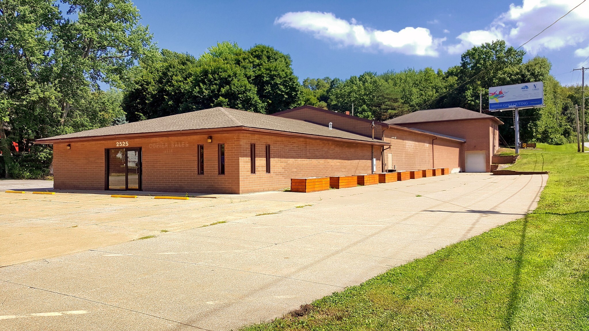 2525 S Main St, Akron, OH for Rent