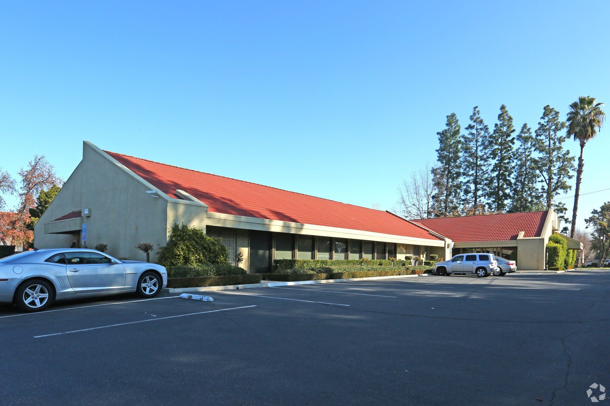 225 W Shaw Ave Fresno, CA 93704 Office Property for Lease on