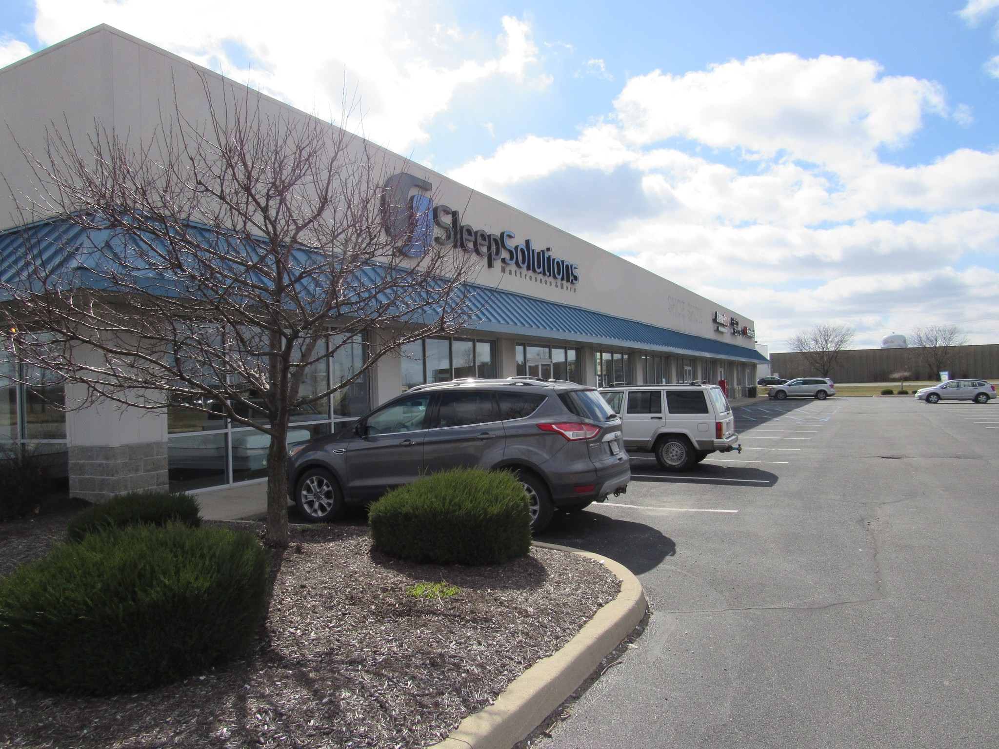 2513-2521 E North St, Kendallville, IN for Rent