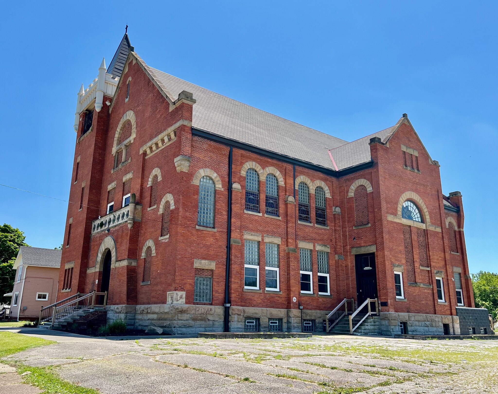 1548 Reid Ave, Lorain, OH for Sale