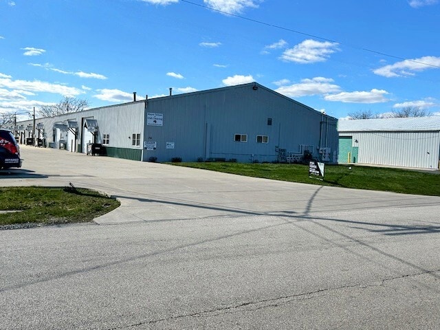 36 Center Dr, Gilberts, IL for Rent