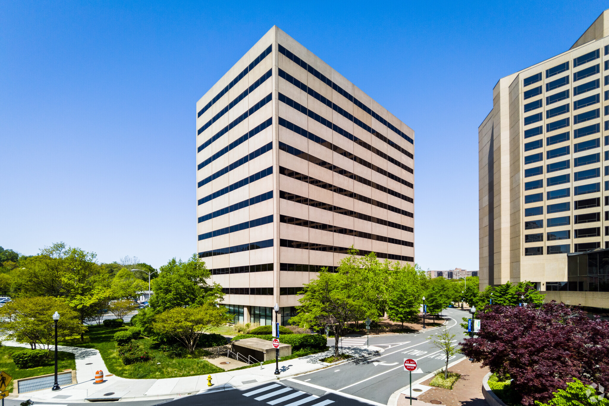 2711 Richmond Hwy, Arlington, VA for Rent