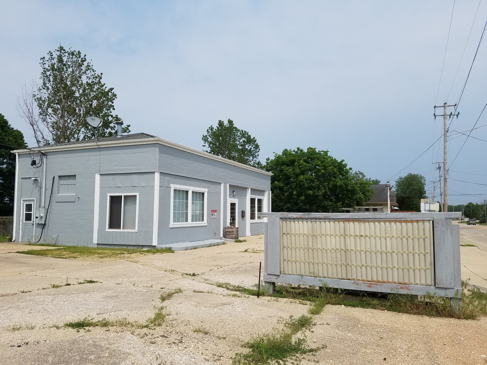 102 E Hitt St, Mount Morris, IL for Sale