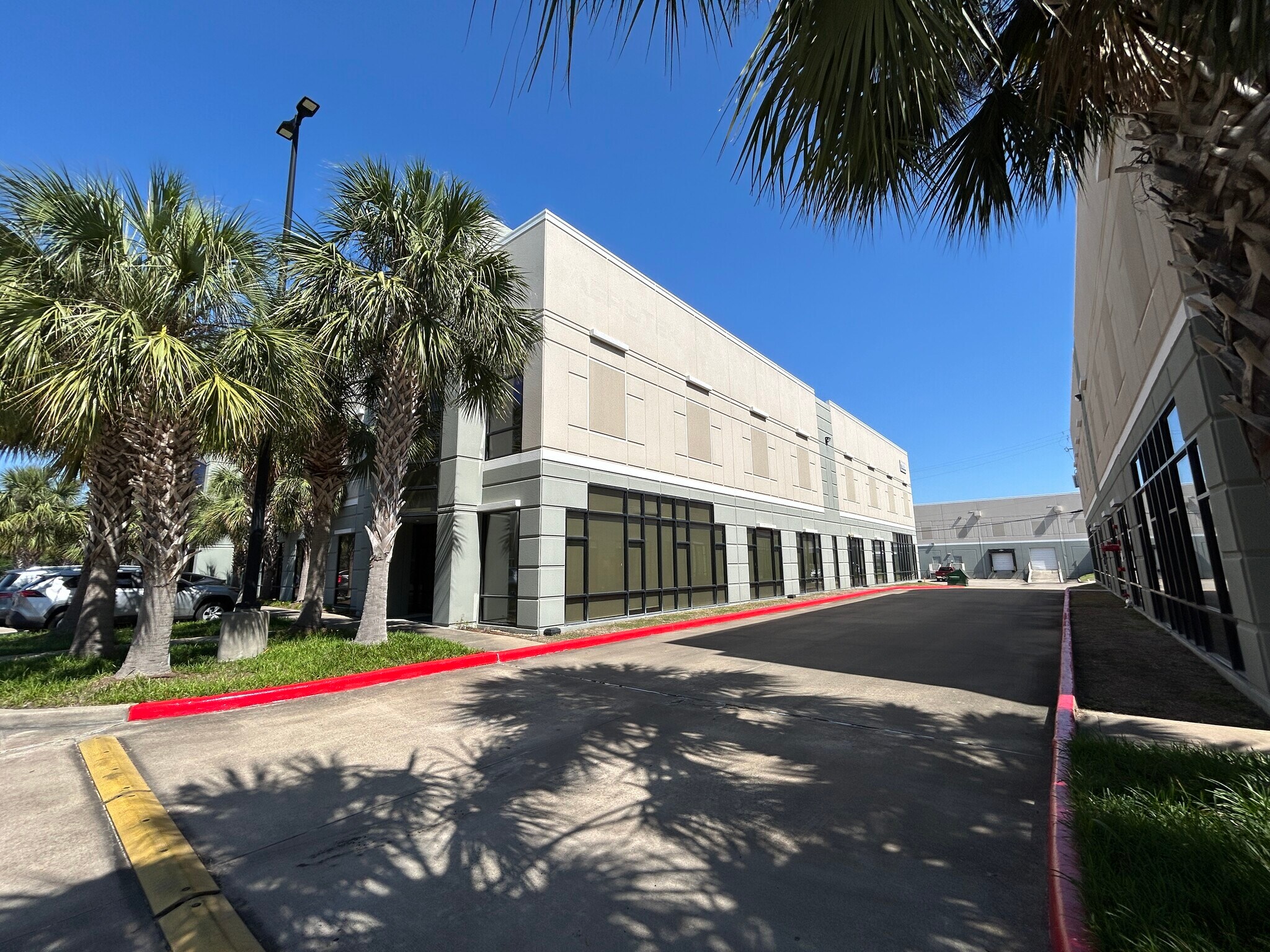 9330 Kirby Dr, Houston, TX for Rent