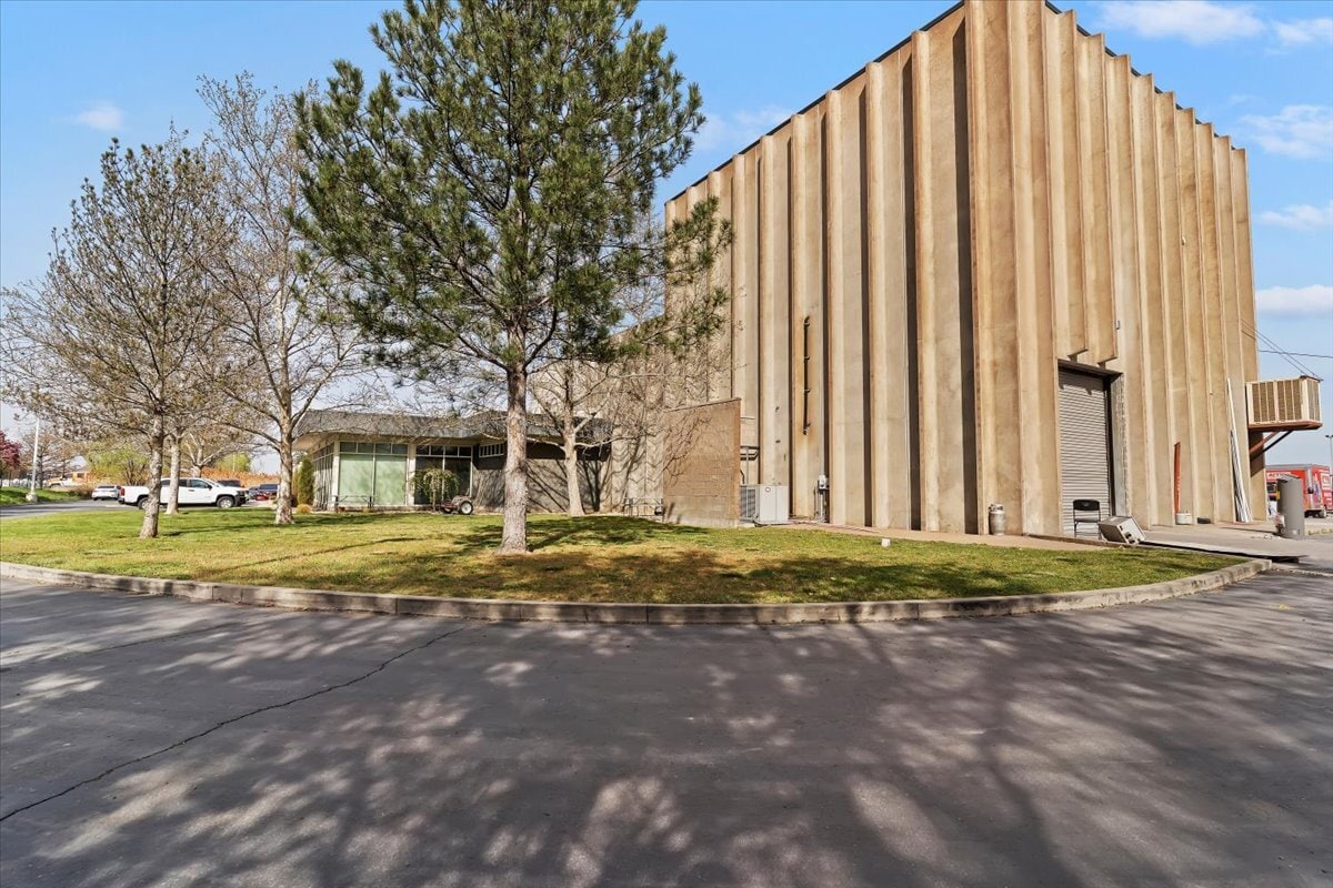 825 S Gladiola St, Salt Lake City, UT for Sale