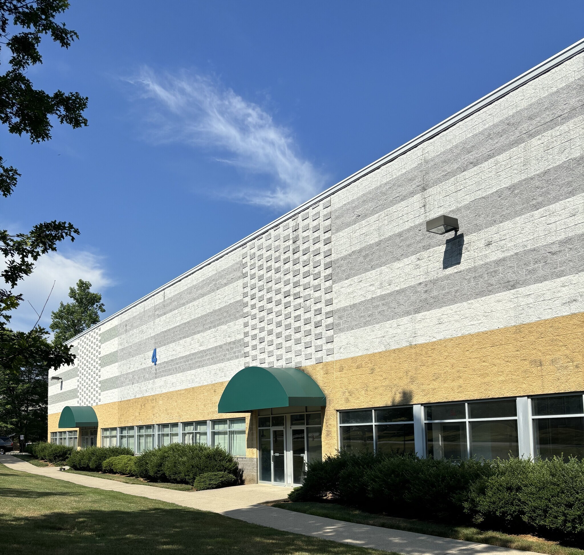 4 Aspen Dr, Randolph, NJ for Rent