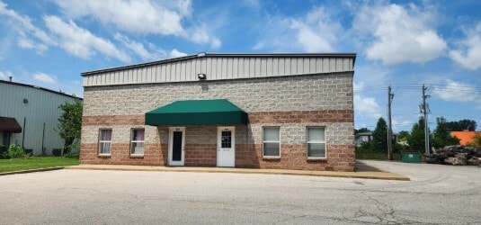 825 Midpoint Dr, O'Fallon, MO for Sale