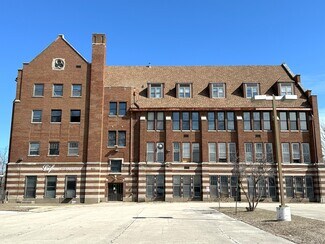 Rockford, IL undefined - 921 W State St