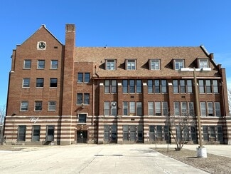 Rockford, IL Schools - 921 W State St