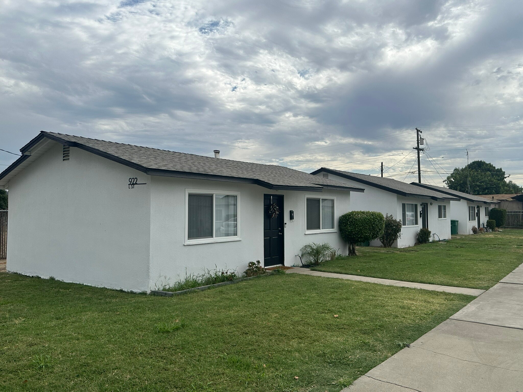 922 L St, Sanger, CA for Sale