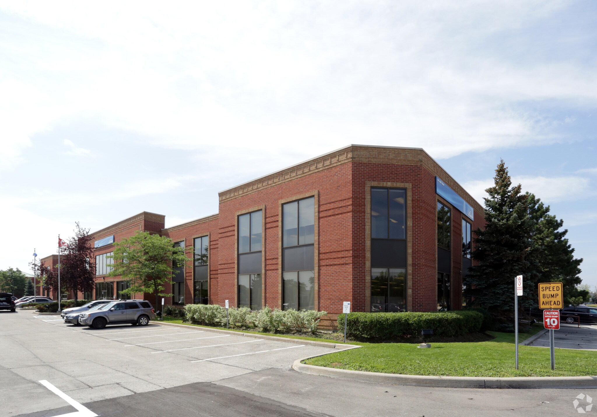 5860 Chedworth Way, Mississauga, ON for Rent