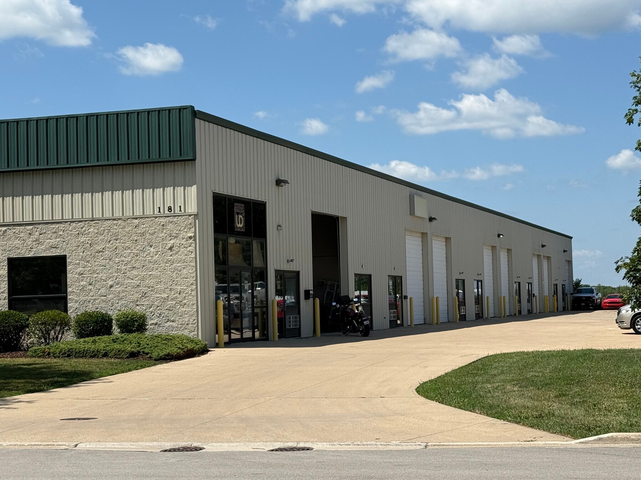 181 Commercial Dr, Yorkville, IL for Rent