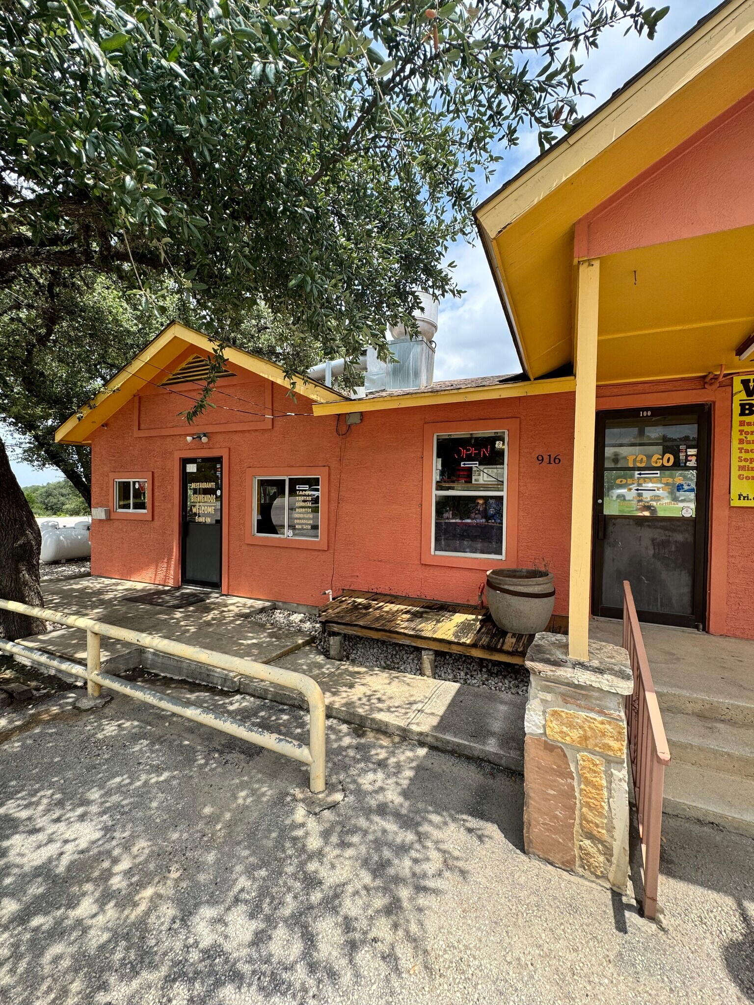 916 E Borgfeld Dr, San Antonio, TX for Sale