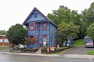 5559 Manotick Main St