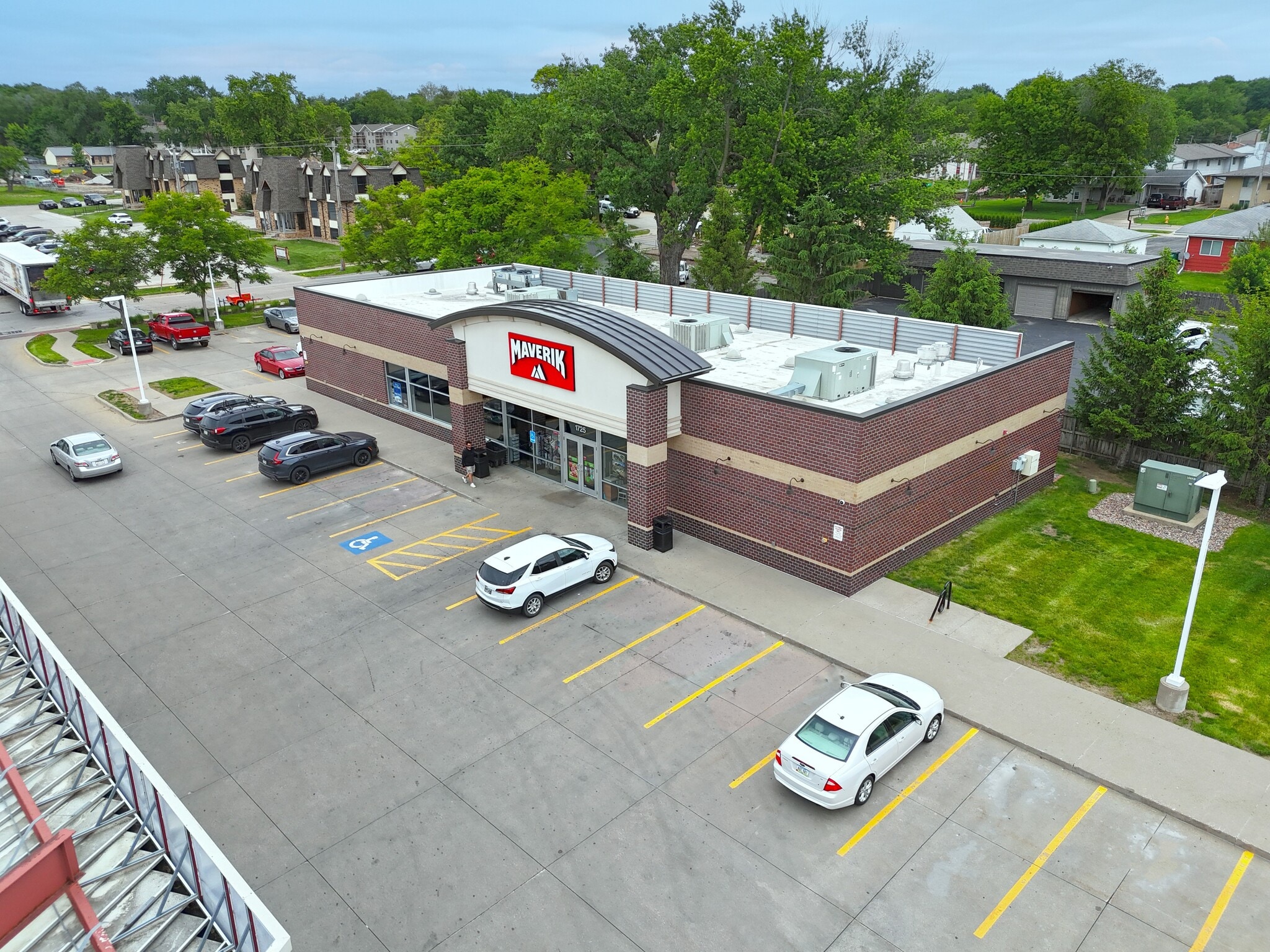 1725 NW 86th St, Clive, IA for Sale