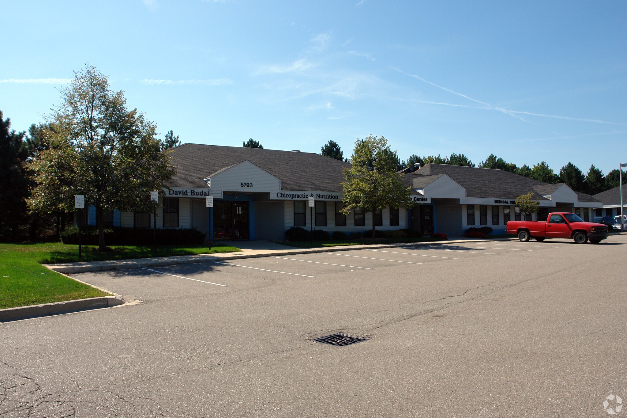 5793 W Maple Rd, West Bloomfield, MI for Rent
