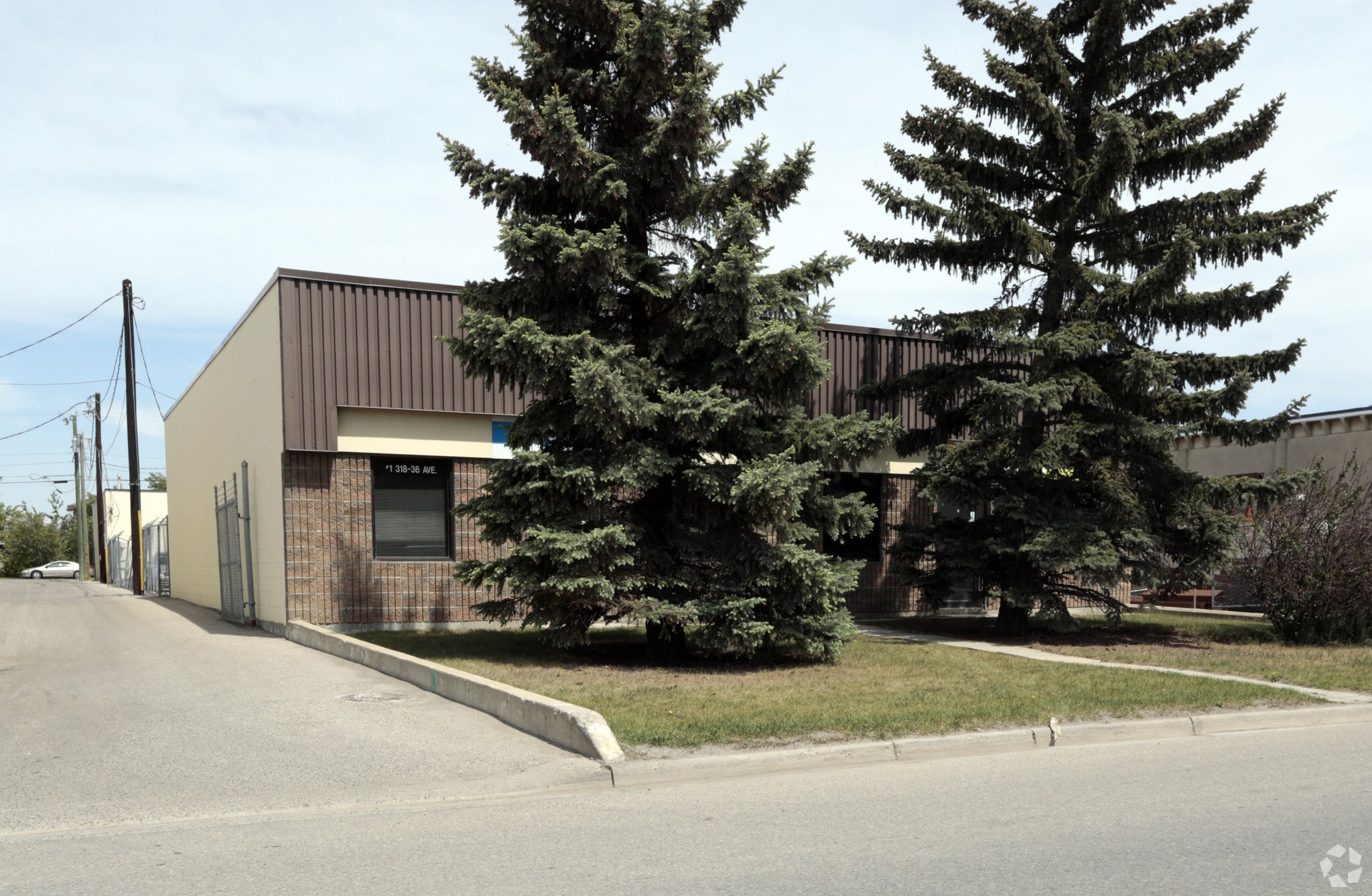 318 36th Ave NE, Calgary, AB for Rent