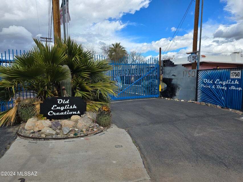 1750 W Roger Rd, Tucson, AZ for Sale