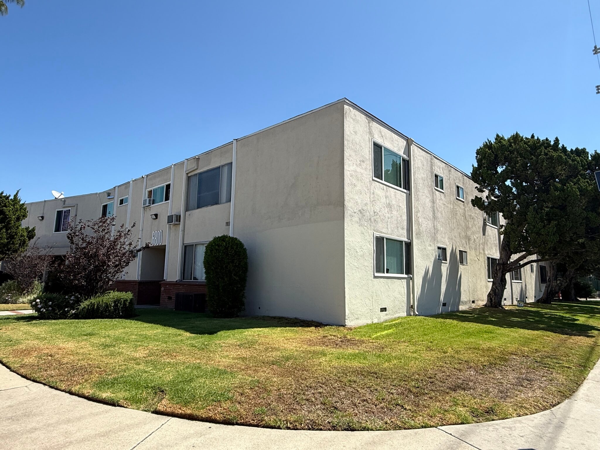 6800 Varna Ave, Van Nuys, CA for Sale