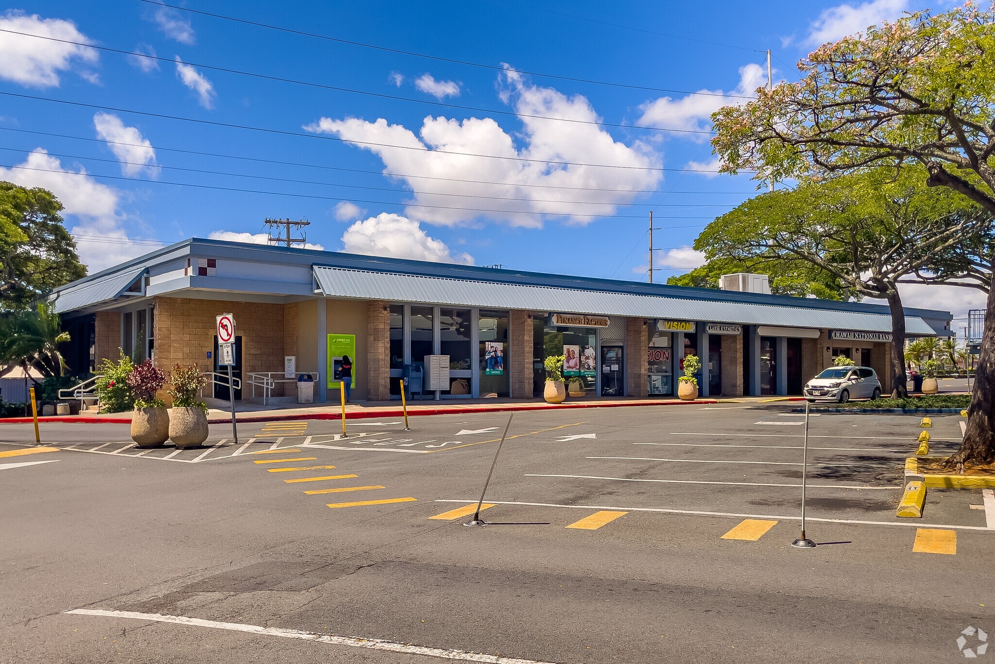 1620 N School St Honolulu, HI 96817 Retail Property for Lease on
