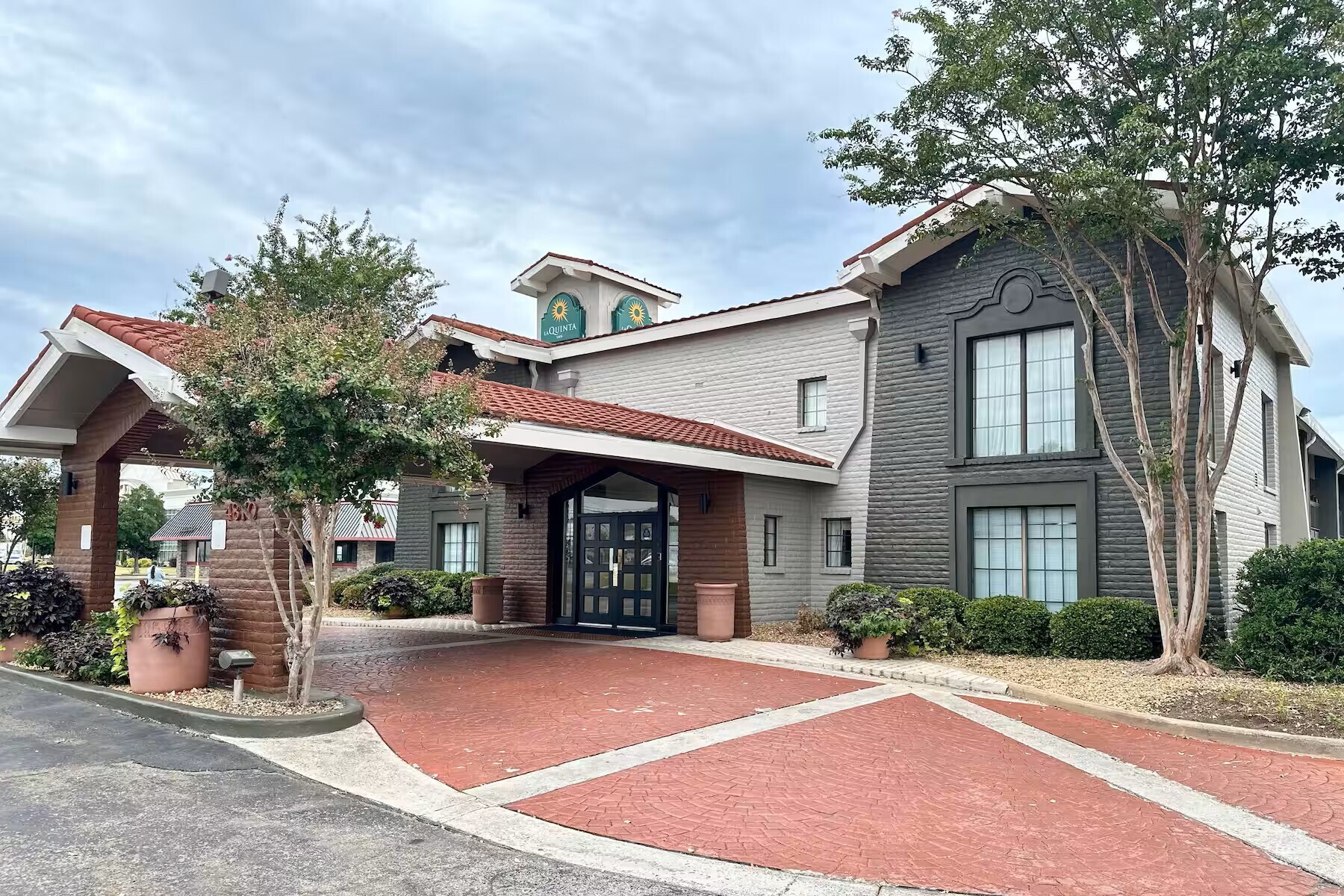 4870 University Dr NW, Huntsville, AL for Sale