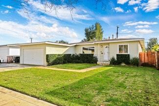 Orange, CA Apartments - 1200 W Sycamore Ave