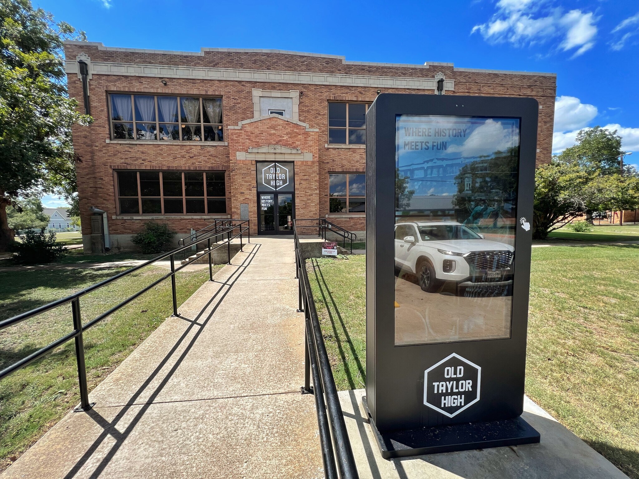 410 W 7th St, Taylor, TX for Rent