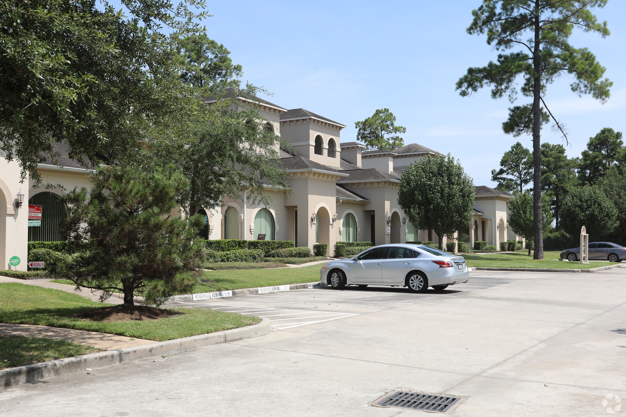 12816 Willow Centre Dr, Houston, TX for Sale