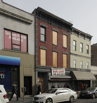 Brooklyn, NY Retail - 832 Manhattan Ave