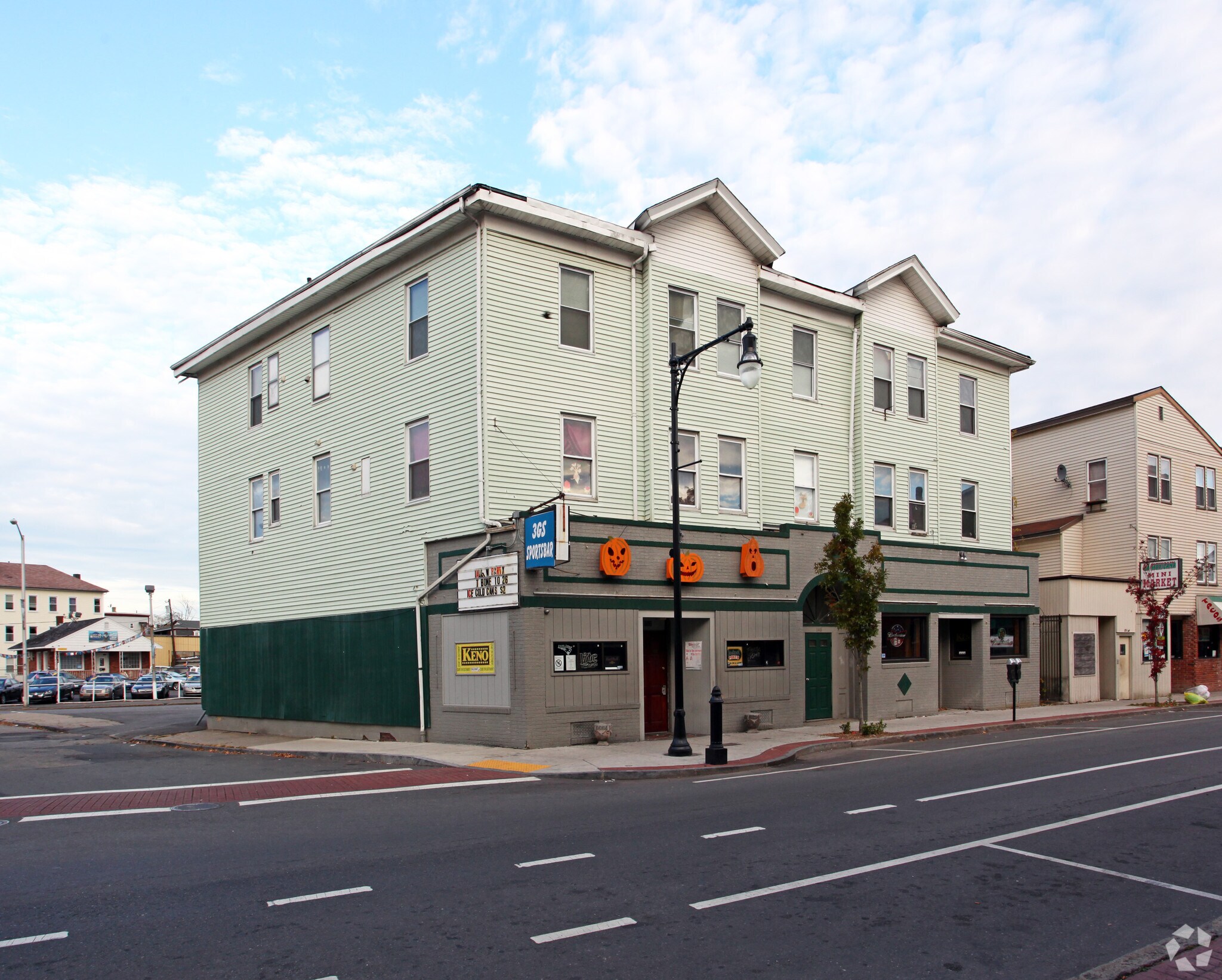148-152 Millbury St, Worcester, MA for Sale