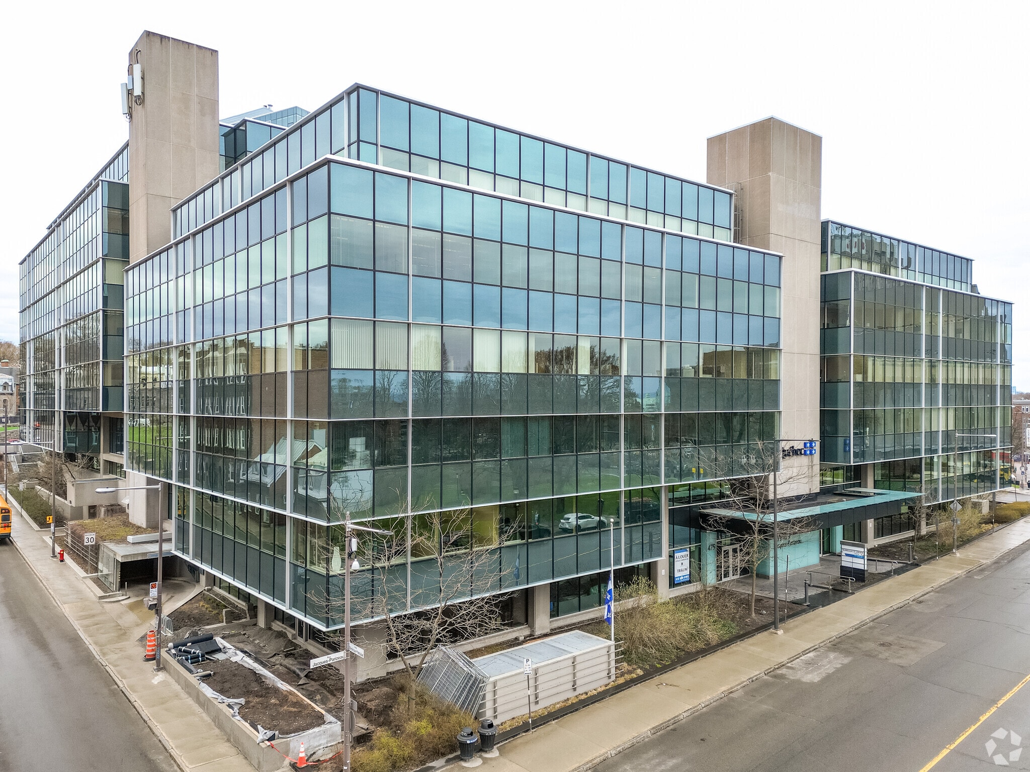 425 Rue Jacques-Parizeau, Québec, QC for Rent