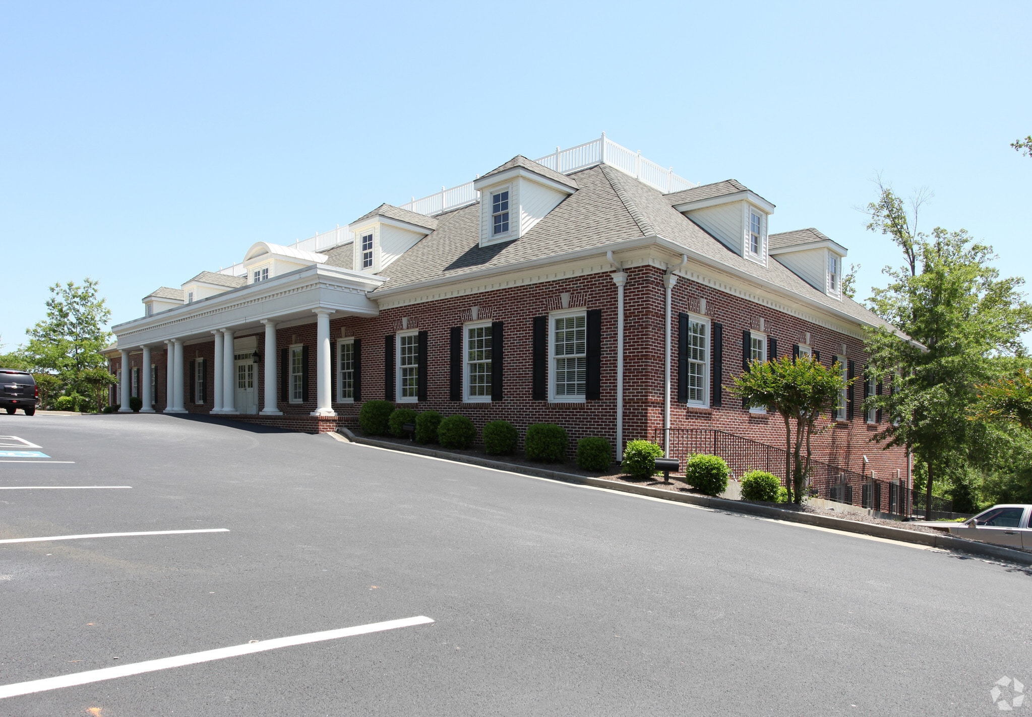 225 Country Club Dr, Stockbridge, GA for Sale