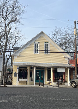 Fayetteville, TX Storefront Retail/Office - 107 N Washington St