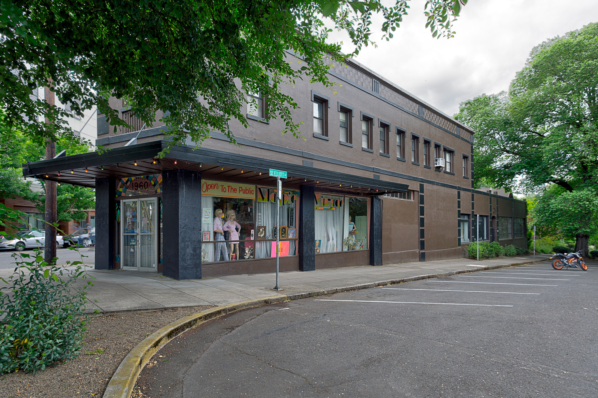 1960 SE Hawthorne Blvd, Portland, OR for Rent