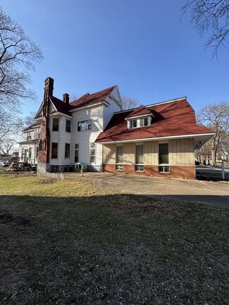 Pekin, IL Apartments - 331 S 4th St