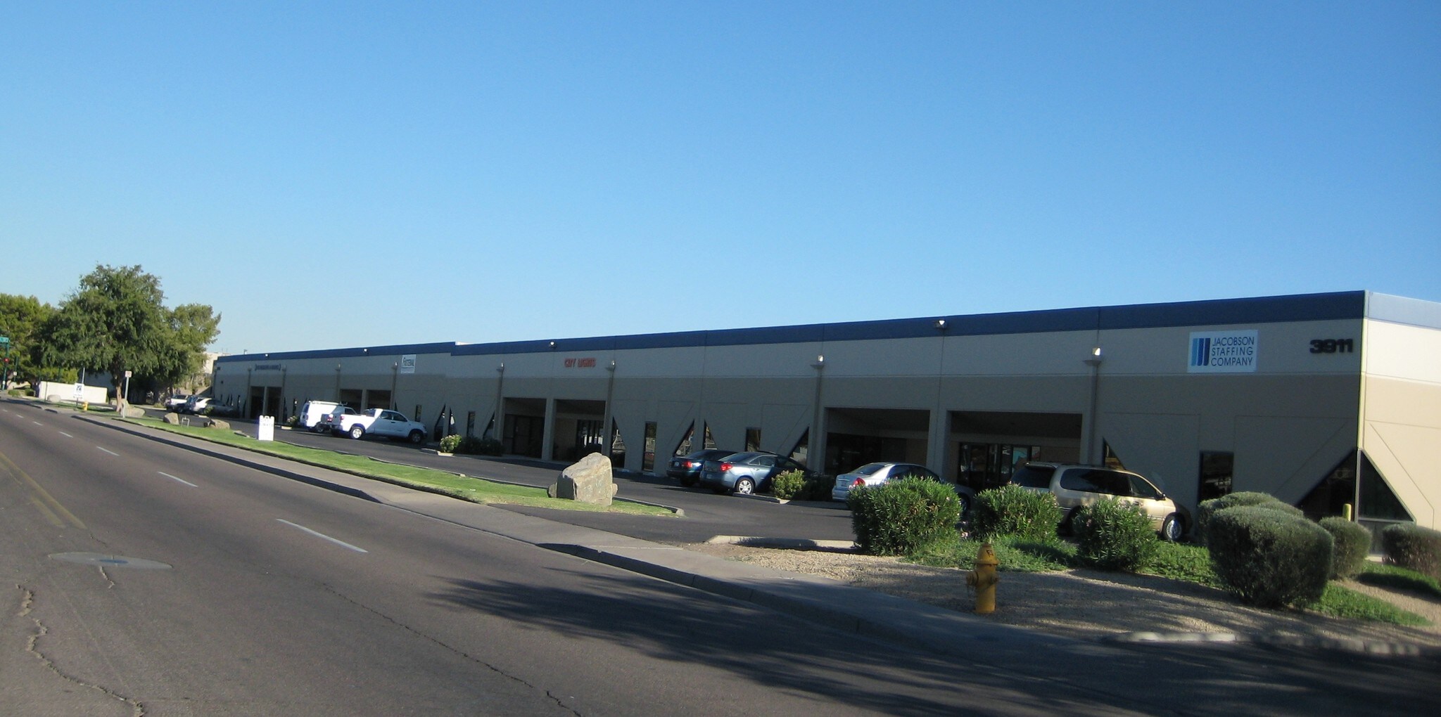 3901-3911 W Van Buren St, Phoenix, AZ for Rent