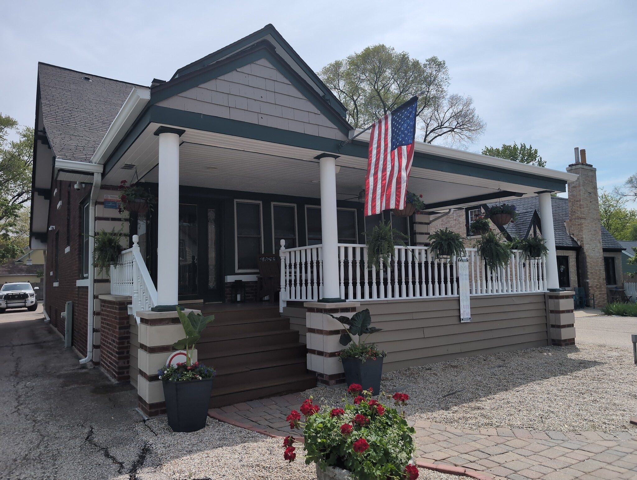 417 N Hough St, Barrington, IL for Sale