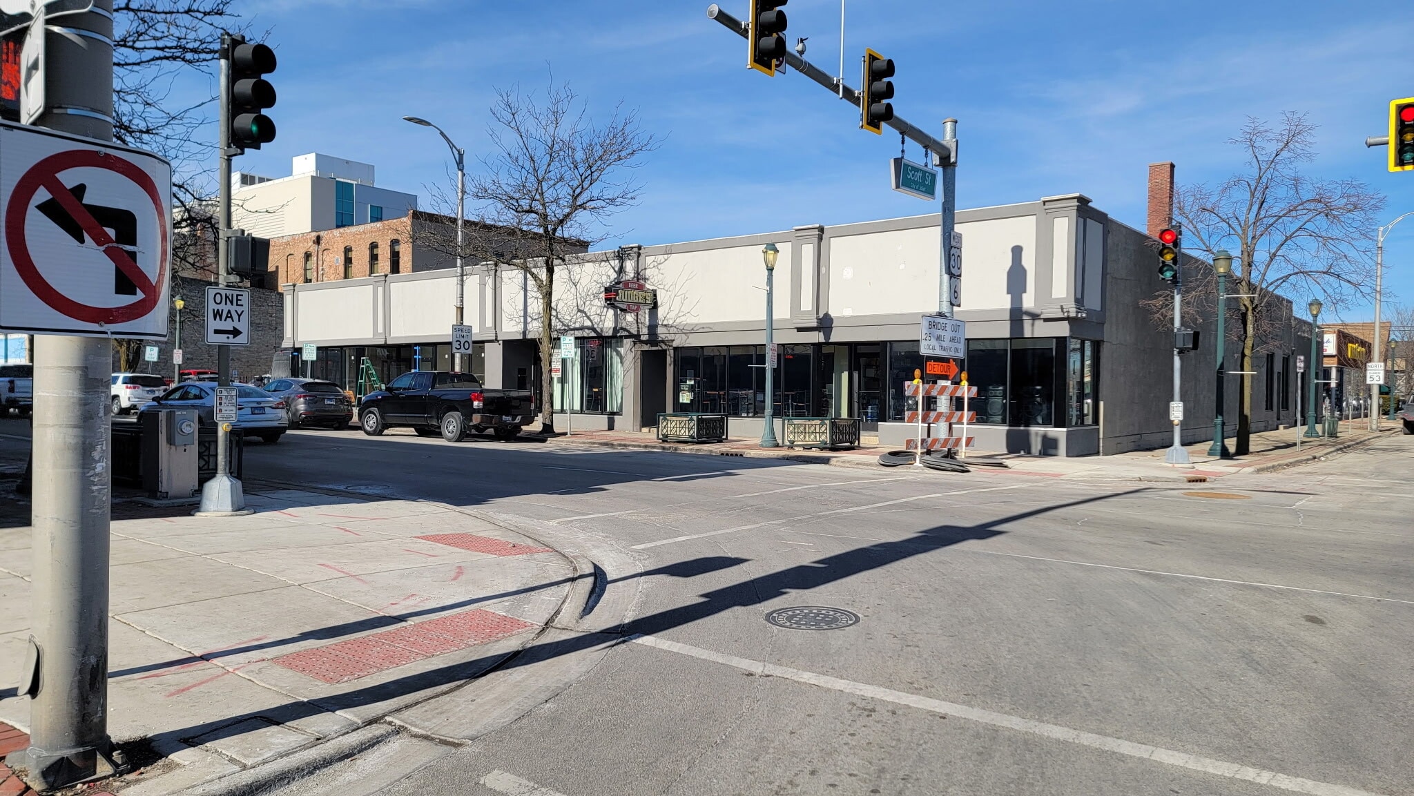 27-31 E Cass St, Joliet, IL for Rent