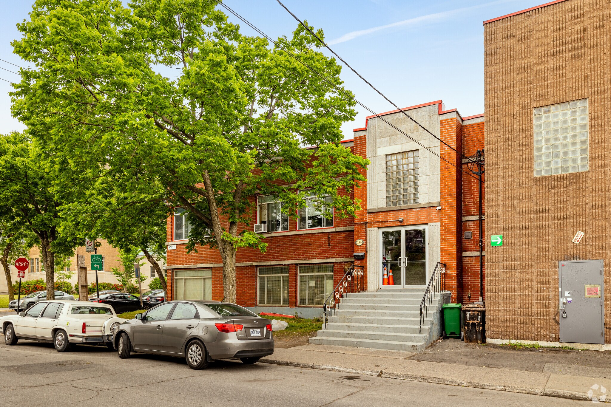 2424 Rue Des Carrières, Montréal, QC for Rent