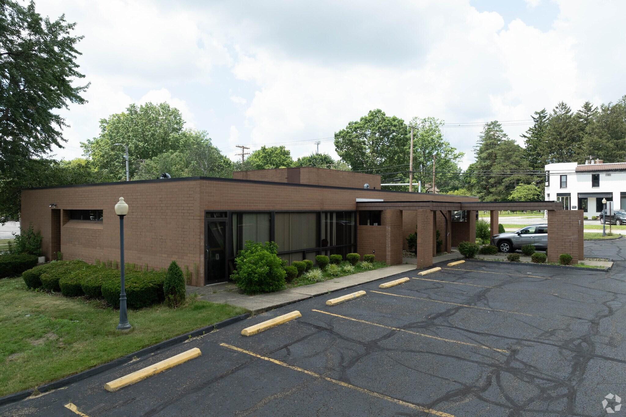 2341 Oakwood Dr, Cuyahoga Falls, OH for Rent