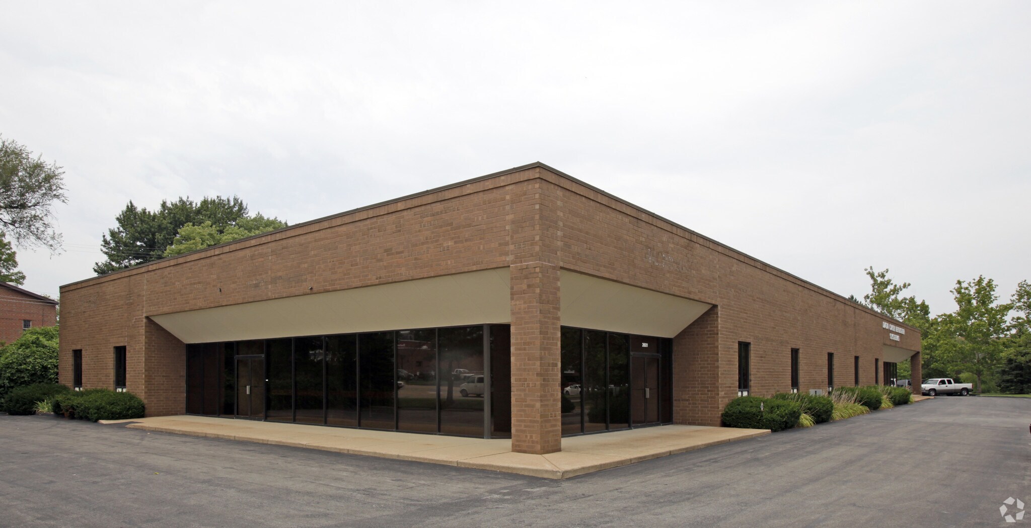 12061 Dorsett Rd, Maryland Heights, MO for Rent