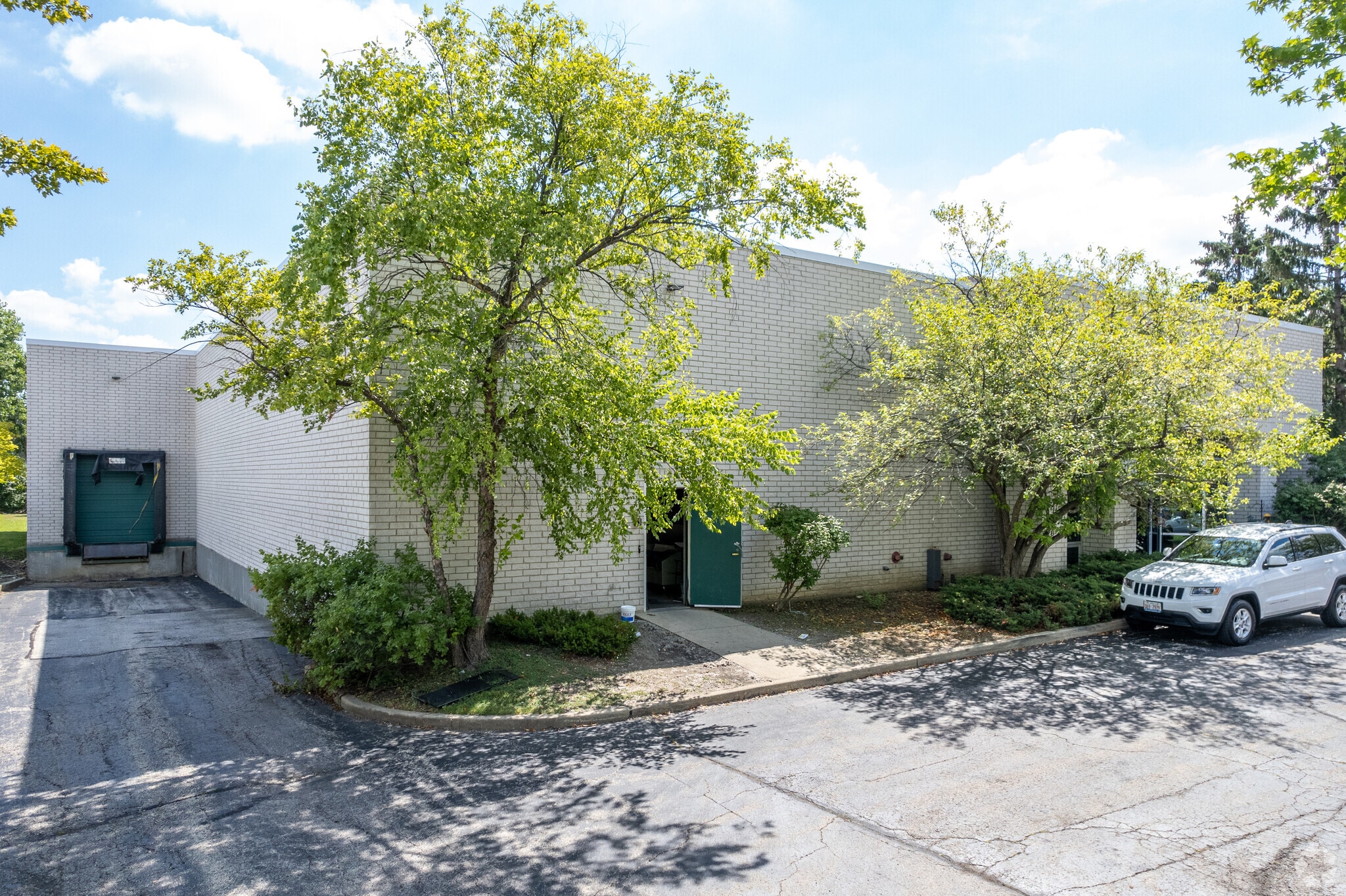 75 Chancellor Dr, Roselle, IL for Sale